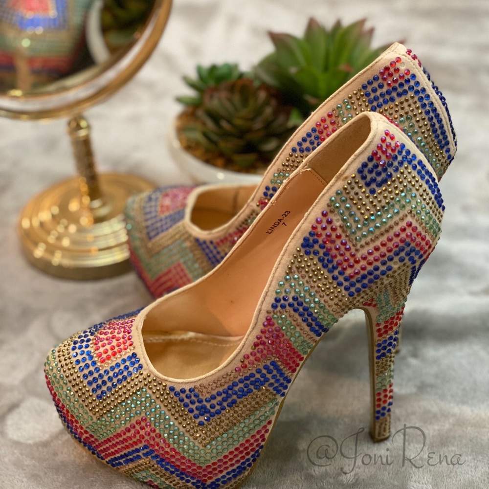 🎉 6” CHEVRON PARTY PUMPS!! 🎉 Size 7